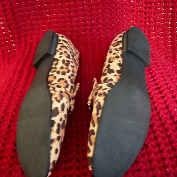 Cheetah flats with gold accent - Picture 3 of 4